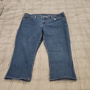 Levi's Women's Cropped Jeans in Denim Blue Size 32!